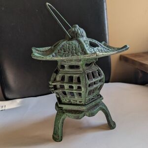 Vintage 1940s Japanese Cast Iron Pagoda Lantern - Model 1150 - Green Patina